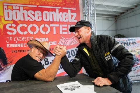 Press conference on the music festival and motor sports festival Werner Das Rennen 2019 Konny Reimann, emigrant, protagonist and racing driver at the Werner Rennen 2019, Andi Feldmann, brother of Rötger Brösel Feldmann, protagonist and racing driver at the Werner Rennen 2019 Press conference on the music festival and motor sports festival Werner Das Rennen 2019, Hamburg Hamburg Germany Airfield Hartenholm