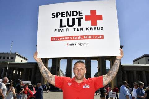Kevin Kuske beim Fototermin zum 16. Internationalen Weltblutspendertag am Brandenburger Tor. Berlin, 14.06.2019 *** Kevin Kuske at the photo shoot for the 16th International World Blood Donor Day at the Brandenburg Gate Berlin, 14 06 2019 Foto:xF.xKernx xFuturexImage