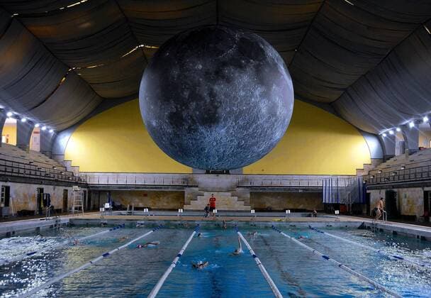 News Themen der Woche KW24 News Bilder des Tages Installation of a Luna Giganta at the Cozzi pool (Maurizio Maule Fotogramma, Milan - 2019-06-15) p.s. la foto e utilizzabile nel rispetto del contesto in cui e stata scattata, e senza intento diffamatorio del decoro delle persone rappresentate  Copyright: xMaurizioxMaulex xIPAx xFOTOGRAMMAx