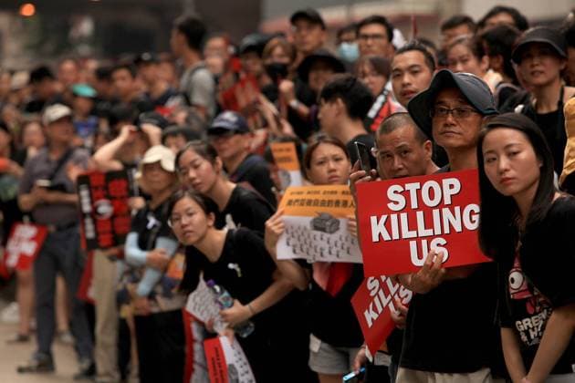 News Bilder des Tages Hong Kong citizens take part in a massive protest aimed at an extradition bill proposed by the pro-Beijing government on the streets of downtown Hong Kong on June 16, 2019. Early estimates put the number of protestors at close to 2 million, which has gotten the attention of both Hong Kong and Chinese leaders.  HKG2019061603 STEPHENxSHAVER