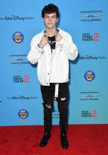 16 June 2019 - Studio City, California - Hayden Summerall. 2019 ARDYs: A Radio Disney Music Music Celebration held at CBS Studios. Photo Credit: Birdie Thompson AdMedia 241859 2019-06-16 California Studio City Etats-Unis  Copyright: xAdMediax STAR_241859_194