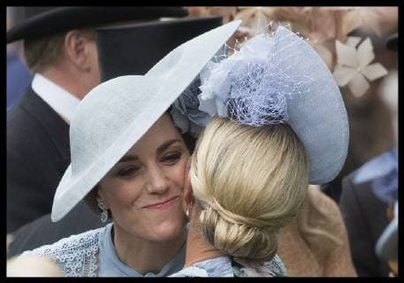 . 18 06 2019. Ascot , United Kingdom. Kate, Duchess of Cambridge kisses Zara Phillips on the opening day of Royal Ascot, United Kingdom.  xStephenxLockx xi-Imagesx IIM-19815-0100