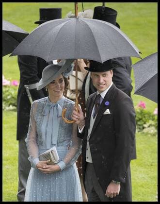 . 18 06 2019. Ascot , United Kingdom. The Duke and Duchess of Cambridge shelter from the rain with an umbrella on the opening day of Royal Ascot, United Kingdom.  xStephenxLockx xi-Imagesx IIM-19815-0151