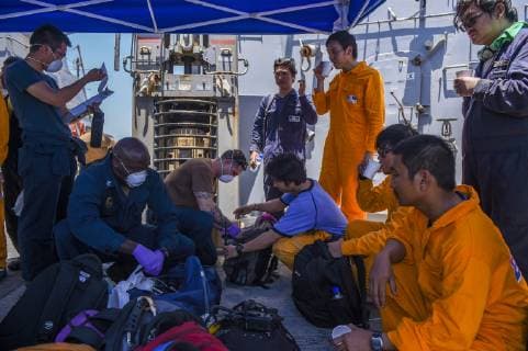 June 13, 2019 - Gulf Of Oman - Sailors aboard the Arleigh Burke-class guided-missile destroyer USS Bainbridge (DDG 96) render aid to the crew of the M V Kokuka Courageous. Bainbridge is deployed to the U.S. 5th Fleet areas of operations in support of naval operations to ensure maritime stability and security in the Central Region, connecting the Mediterranean and Pacific through the western Indian Ocean and three strategic choke points. Gulf Of Oman - ZUMAz03_ 20190613_sha_z03_282 Copyright: xUSxNavyx