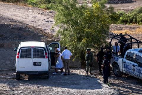 June 18, 2019 - Personnel from Mexico s Instituto Nacional de Migraci n, Mexico s immigration agency, load two migrants into vans that were detained by military personnel from the EjÅ½rcito Mexicano, Mexico s army, along the Rio Grande in Ciudad Ju¡rez, Chihuahua, MÅ½xico. The migrants were suspected of attempting to illegally cross the Rio Grande into the United States through El Paso, Texas. According to the Mexican military personnel, they began patrolling the border in Ciudad Ju¡rez on June 16 with intentions to prevent illegal immigration into the United States. - ZUMAj106 20190618_zap_j106_014 Copyright: xJoelxAngelxJuarezx