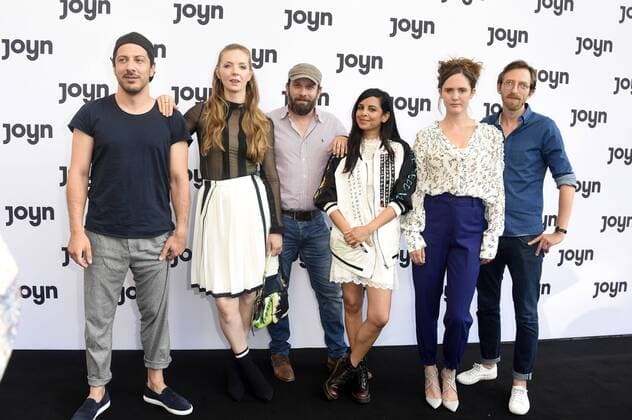 Fahri Yardim, Pheline Roggan, Christian Ulmen, Collien Ulmen-Fernandes, Emily Cox und Hendrik von Bültzingslöwen beim Joyn Launch Event im ewerk. Berlin, 18.06.2019 *** Fahri Yardim, Pheline Roggan, Christian Ulmen, Collien Ulmen Fernandes, Emily Cox and Hendrik von Bültzingslöwen at the Joyn Launch Event at ewerk Berlin, 18 06 2019 Foto:xN.xKubelkax xFuturexImage