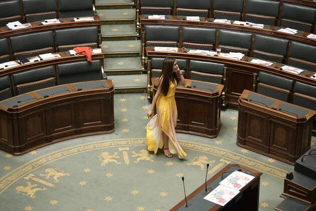 News Themen der Woche KW25 News Bilder des Tages N-VA s Darya Safai pictured during the oath ceremony at the installation of the Chamber after last month s federal elections, Thursday 20 June 2019, in Brussels. 150 citizens take the oath to become members of the Chamber for the 2019-2024 legislature.  YORICKxJANSENS 05608175