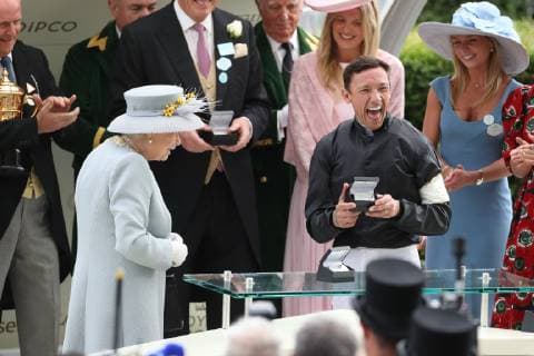 . 20 06 2019. Ascot , United Kingdom. The Queen with Frankie Dettori after he won the Gold Cup at Ladies Day at Royal Ascot, United Kingdom.  xStephenxLockx xi-Imagesx IIM-19824-0138