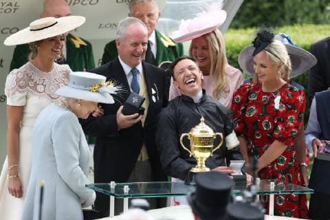 . 20 06 2019. Ascot , United Kingdom. The Queen with Frankie Dettori after he won the Gold Cup at Ladies Day at Royal Ascot, United Kingdom.  xStephenxLockx xi-Imagesx IIM-19824-0139