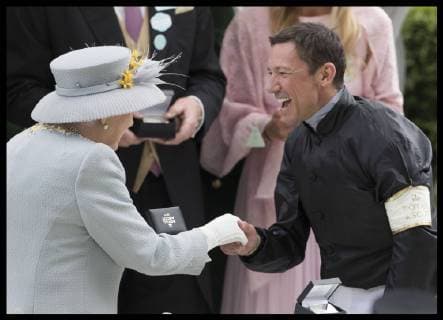 . 20 06 2019. Ascot , United Kingdom. Queen Elizabeth II with Frankie Dettori after he won the Gold Cup at Ladies Day at Royal Ascot, United Kingdom.  xStephenxLockx xi-Imagesx IIM-19824-0146