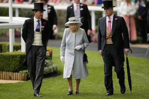 (190620) -- LONDON, June 20, 2019 -- Britain s Queen Elizabeth II (C) is seen during Ladies Day of the Royal Ascot 2019 at Ascot Racecourse in Ascot, Britain, on June 20, 2019. ) BRITAIN-ASCOT-ROYAL ASCOT TimxIreland 
