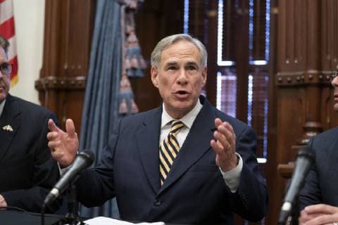 Texas, PK von Gouverneur Abbott zu möglichem Einsatz der Nationalgarde an der Grenze zu Mexiko June 21, 2019 - Austin, Texas, USA - Texas Gov. Greg Abbott announces the deployment of up to 1,000 National Guard troops to the Texas border to assist with what Abbott calls a humanitarian crisis that the U.S. Congress fails to solve. Austin USA - ZUMAd150 20190621_znp_d150_013 Copyright: xBobxDaemmrichx