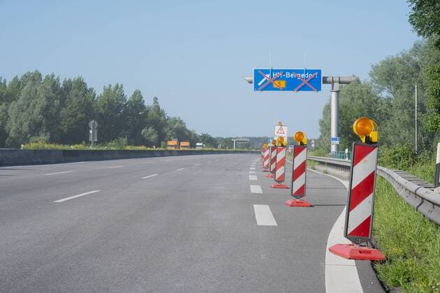 56 Hours of full closure of the A7 and B5 Bergedorfer Straße in Hamburg 56 Hours of full closure of the A7 and B5 Bergedorfer Straße in Hamburg , Hamburg Hamburg Germany Bergedorfer Straße Höhe Querun