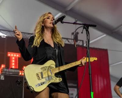 June 21, 2019 - Chicago, Illinois, U.S - CLARE DUNN during the LakeShake Country Music Festival in Chicago, Illinois Chicago U.S. - ZUMAs135 20190621_zap_s135_044 Copyright: xDanielxDeSloverx