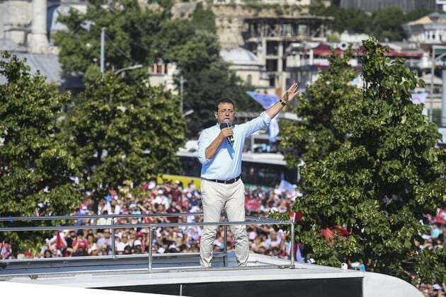 News Themen der Woche KW25 News Bilder des Tages Bürgermeisterwahl in Istanbul, Ekrem Imamoglu Wahlkampfauftritt Ekrem Imamoglu, the mayoral candidate of the opposition Republican People™s Party addressing supporters during his last meeting against the rerun of Istanbul™s elections at Uskudar district in Istanbul, 22nd of June, 2019.  Copyright: AkinxCeliktas 16408348