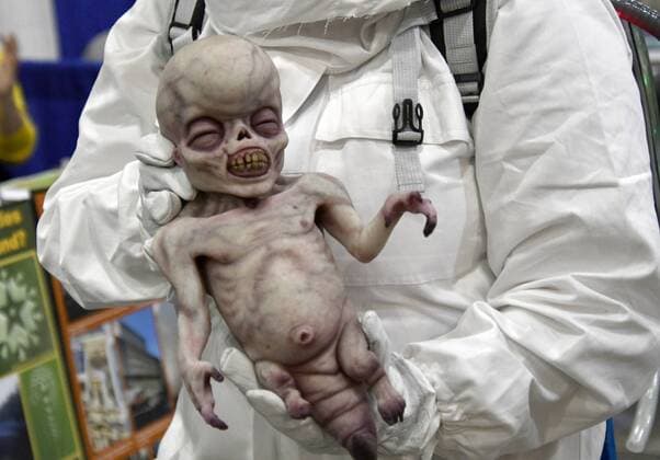News Themen der Woche KW25 News Bilder des Tages Some of the strange things seen Saturday during the 2019 Alien Con at the Los Angeles Convention Center. Los Angeles, CA. June 2019. Los Angeles U.S. - ZUMAbl1_ 20190622_zaf_bl1_023 Copyright: xGenexBlevinsx