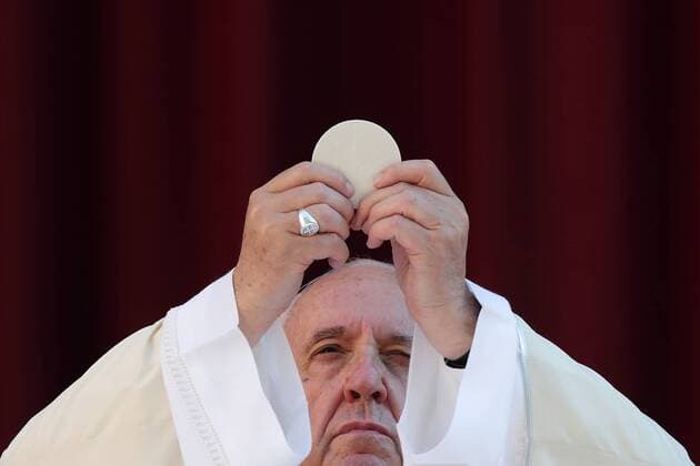 News Themen der Woche KW25 June 23 2019 - Rome, Italy - POPE FRANCIS celebrates mass in the occasion of the rite of the Corpus Domini in Casalbertone district in Rome..Credit Image: Â© via ZUMA Wire) Italy - ZUMAi15_ 20190623_zaf_i15_024 Copyright: xEvandroxInettix