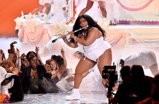 Berühmte Feministinnen, Lizzo Entertainment Bilder des Tages Lizzo performs during the 19th annual BET Awards at the Microsoft Theater in Los Angeles on June 23, 2019. The BET Awards were established in 2001 by the Black Entertainment Television network to celebrate African Americans and other American minorities in entertainment, culture and sports over the past year. The show will air live on BET beginning at 8 p.m. EST.  LAP20190623790 JIMxRUYMEN