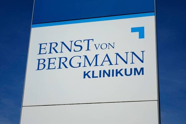 Schild am Ernst von Bergmann Klinikum Schild am Ernst von Bergmann Klinikum, 18 06 2019, Potsdam, Charlottenstrasse, Brandenburg, Germany A company sign stands in front of the Ernst von Bergmann Klinikum in Potsdam, Germany.