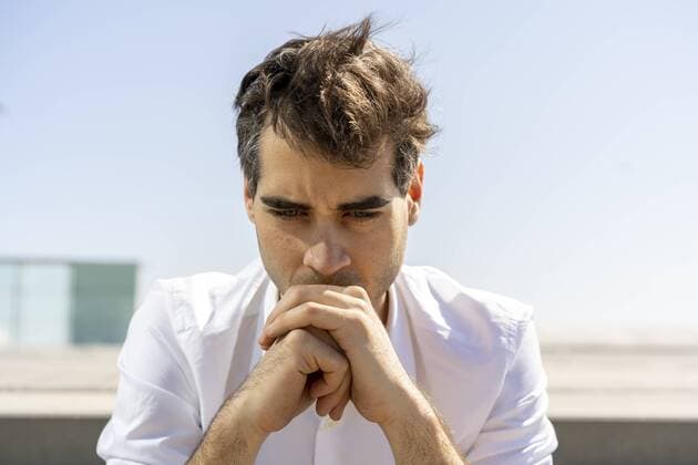 Portrait of serious businessman outdoors model released Symbolfoto  AFVF02868