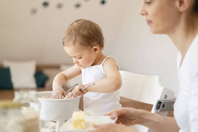 Mother and little daughter making a cake together in kitchen at home model released Symbolfoto property released  DIGF06812