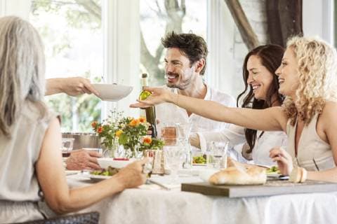 Hapüpy family celebrating together, clinking glasses model released Symbolfoto property released  PESF01594