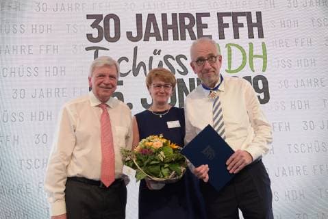 25.06.2019 Bad Vilbel FFH-Funkhaus 30 Jahre FFH Tschüss HDH Ministerpräsident Volker Bouffierr würdigt Geschäftsführer und Programmdirektor, Hans-Dieter Hillmoth(HDH),hier mit Ehefrau Ursula *** 25 06 2019 Bad Vilbel FFH Funkhaus 30 Jahre FFH Tschüss HDH Minister President Volker Bouffierr pays tribute to Managing Director and Programme Director, Hans Dieter Hillmoth HDH, here with his wife Ursula