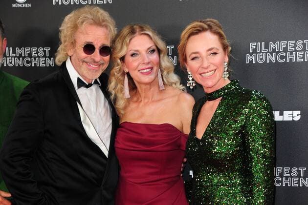 Entertainment Themen der Woche KW26 Entertainment Bilder des Tages Thomas Gottschalk und Karina Mroß mit Diana Iljine bei der Eröffnung vom Filmfest München mit der Film Premiere von The Art of Self-Defense am 27.06.2019 in München Eröffnung Opening vom Filmfest München 2019 *** Thomas Gottschalk and Karina Mroß with Diana Iljine at the opening of Filmfest München with the film premiere of The Art of Self Defense on 27 06 2019 in Munich Opening Opening of Filmfest München 2019 