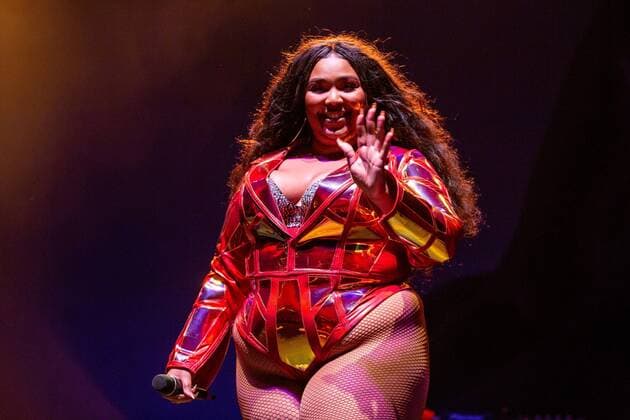 June 27, 2019 - Milwaukee, Wisconsin, U.S - Singer LIZZO (MELISSA JEFFERSON) during the Summerfest Music Festival in Milwaukee, Wisconsin Milwaukee U.S. - ZUMAs135 20190627_zap_s135_052 Copyright: xDanielxDeSloverx