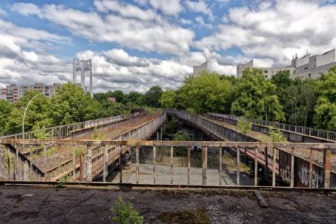 Reactivation of decommissioned Siemens Railway 2019 06 28, Berlin, Germany Financing agreement for planning the rapid reactivation of the S-Bahn to Siemensstadt between Berlin and Deutsche Bahn AG, which was decommissioned in 1980, in connection with Siemens AGs investments in a founder campus Campus The steel viaducts and the former Wernerwerk station in the picture
