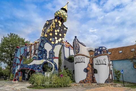 Kunsthaus Abensberg, Architect Hundertwasser, Abensberg, Bavaria, Germany, Europe Copyright: imageBROKER/RolfxFischer iblrfi04914119.jpg