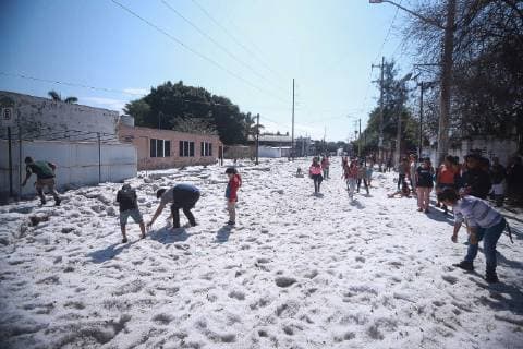 June 30, 2019 - EUM20190630MED04.JPG.GUADALAJARA, Jal., EnvironmentMedio Ambiente-Granizo.- La manana de este domingo 30 de junio de 2019 las calles de la zona metropolitana de Guadalajara amanecieron con una gruesa capa de granizo. Foto: Agencia EL UNIVERSALEVZ  - ZUMAu78_ 20190630_zaf_u78_045 Copyright: xElxUniversalx