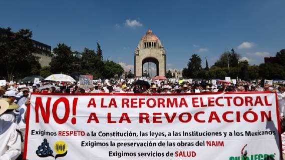 June 30, 2019 - EUM20190630NAC15.JPG.CIUDAD DE MEXICO Protest-Protesta.- Anti AMLO.- Diferentes grupos de la sociedad civil realizan una marcha del Monumento a la Revolucion a la glorieta del Ãngel de la Independencia para manifestar su inconformidad con las decisiones del jefe del Ejecutivo, Andres Manuel Lopez Obrador, el domingo 30 de junio de 2019; piden la renuncia del presidente. Foto: Agencia EL UNIVERSAL Berenice Fregoso EVZ  - ZUMAu78_ 20190630_zaf_u78_021 Copyright: xBerenicexFregosoxElxUniversalx
