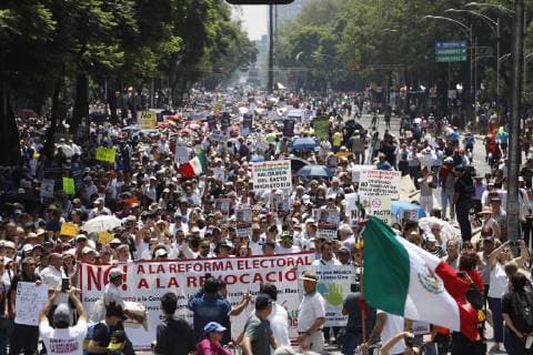 June 30, 2019 - EUM20190630NAC19.JPG.CIUDAD DE MEXICO Protest-Protesta.- Anti AMLO.- Diferentes grupos de la sociedad civil realizan una marcha del Monumento a la Revolucion a la glorieta del Ãngel de la Independencia para manifestar su inconformidad con las decisiones del jefe del Ejecutivo, Andres Manuel Lopez Obrador, el domingo 30 de junio de 2019; piden la renuncia del presidente. Foto: Agencia EL UNIVERSAL Berenice Fregoso EVZ  - ZUMAu78_ 20190630_zaf_u78_025 Copyright: xBerenicexFregosoxElxUniversalx