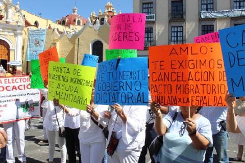 June 30, 2019 - EUM20190630NAC25.JPG.VERACRUZ, Ver., Protest-Protesta.- Anti AMLO.- Diferentes grupos de la sociedad civil realizan una marcha en las calles de esta ciudad para manifestar su inconformidad con las decisiones del jefe del Ejecutivo, Andres Manuel Lopez Obrador, el domingo 30 de junio de 2019; piden la renuncia del presidente. Foto: Agencia EL UNIVERSALEVZ.  - ZUMAu78_ 20190630_zaf_u78_032 Copyright: xElxUniversalx