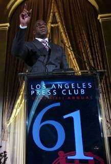 June 30, 2019 - Los Angeles, California, U.S - Magic Johnson introduces CBS2 KCAL9 sports anchor Jim Hill, who receives The Joseph M. Quinn Award in the Los Angeles Press Clubs 61st SoCal Journalism Awards Gala on Sunday, June 30, 2019 in Los Angeles. Los Angeles U.S. - ZUMAc68_ 20190630_zaf_c68_002 Copyright: xRingoxChiux