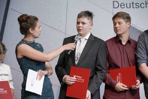 01 07 2019 State Award Ceremony North Rhine-Westphalia, History Competition of the Federal President at the Haus der Geschichte in Bonn Moderator Selina Marx, SWR, in conversation with the prize winners Bonn House of History NRW Germany