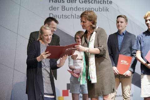 01 07 2019 State Award Ceremony North Rhine-Westphalia, History Competition of the Federal President in the House of History in Bonn Yvonne Gebauer, Minister for Schools and Education NRW with the prize winners and audience Bonn House of History NRW Germany