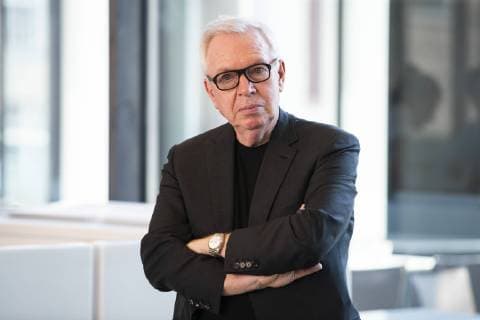 Architekt David Chipperfield in der James Simon Galerie waehrend einer Pressevorschau am 1. Juli 2019. Pressevorschau James Simon Galerie in Berlin *** Architect David Chipperfield at James Simon Galerie during a press preview on 1 July 2019 Press preview James Simon Galerie in Berlin