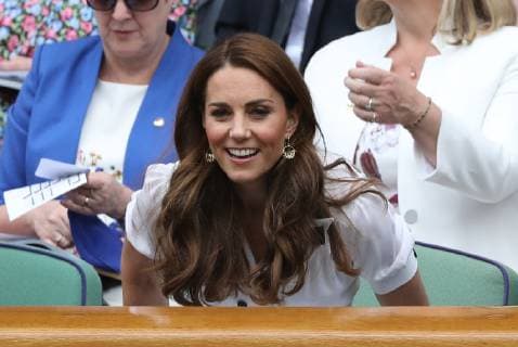 London, Herzogin Kate besucht Tennisturnier in Wimbledon . 02 07 2019. London, United Kingdom. The Duchess of Cambridge in the Royal Box on day two of the Wimbledon Tennis Championships in London.  xStephenxLockx xi-Imagesx IIM-19868-0053
