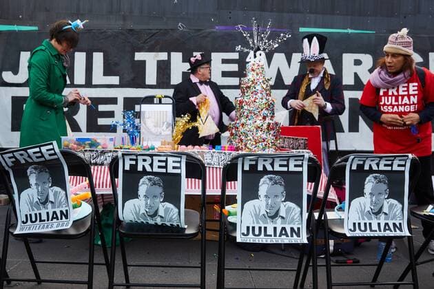 News Themen der Woche KW27 News Bilder des Tages JULIAN ASSANGE BIRTHDAY MELBOURNE, Protesters set up a mock birthday cake during a 48th birthday party for Julian Assange at Federation Square in Melbourne, Wednesday, July 3, 2019. ( NO ARCHIVING, EDITORIAL USE ONLY, NO USE IN BOOKS WITHOUT CONSENT MELBOURNE NSW AUSTRALIA  Copyright: xERIKxANDERSONx 20190703001407152299