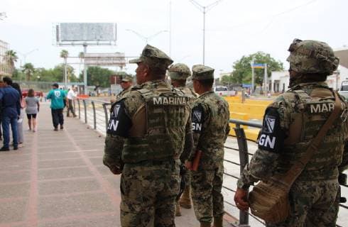 Migrants that where at the Puente Nuevo, in Matamoros, Tamaulipas, Mexico, on 4 July 2019, are evicted of the zone after a group of at least 100 people arrive during the night to the border to try to enter to US territory. US authorities deployed their team by air and earth to face the incident. Migrants are evicted after try to enter to US territory !ACHTUNG: NUR REDAKTIONELLE NUTZUNG!  Copyright: xAbrahamxPinedaxJácomex MEX6582 20190704-636978709368880746