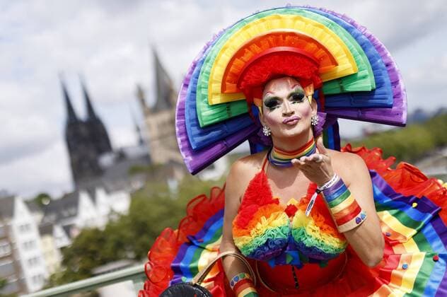 News Themen der Woche KW27 Teilnehmer am Christopher Street Day unter dem Motto 50 Years of Pride auf der Deutzer Brücke. Köln, 07.07.2019 *** Participants of Christopher Street Day under the motto 50 Years of Pride on the Deutzer Brücke Cologne, 07 07 2019 Foto:xC.xHardtx xFuturexImage