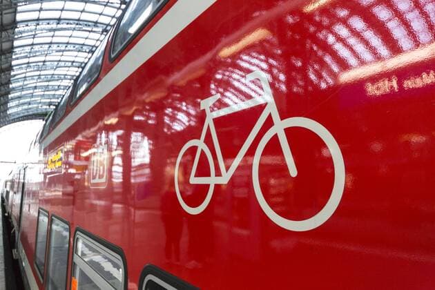 Bicycle symbol on a regional train at Frankfurt main station