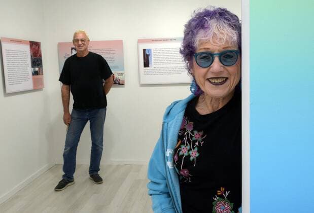 Entertainment Bilder des Tages July 10, 2019 - U.S. - VENUE -- Judy Chicago and husband, Donald Woodman stand in their biographical display room in the Through the Flower Art Space gallery on Wednesday, July 10, 2019. They will display their artwork in the gallery.( Albuquerque Journal0 U.S. - ZUMAab1_ 20190710_zaf_ab1_013 Copyright: xGregxSorberx