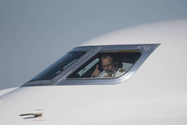 Captain Jakob Ove Bech of Denmark gives a thumbs up to ground crews after piloting a Qatar Airways Executive Gulfstream G650ER to the Space Florida Launch and Landing Facility in the Kennedy Space Center, Florida on Thursday, July 11,2019. Promoted as One More Orbit , the mission, manned by an International flight crew of 8 was lead by Captain Hamish Harding, Action Aviation Director and Astronaut Col. Terry Virts. The crew just completed orbiting the globe via the Poles establishing a new World Circumnavigation Speed Record. The flight was timed to celebrate the 50th Anniversary of Apollo 11 and to honor 500 years since Magellan s global voyage. .  KSP20190711008 JOExMARINO