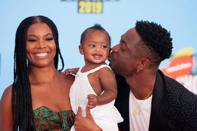 Entertainment Bilder des Tages SANTA MONICA, CA - JULY 11: Gabrielle Union, Kaavia James Union Wade, and Dwyane Wade at Nickelodeon s Kids Choice Sports 2019 at Barker Hangar in Santa Monica, California on July 11, 2019. Copyright: xTonyxFortex