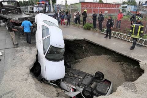 July 12, 2019 EUM20190712SOC03 JPG ECATEPEC, Mex AccidentAccident Socavon July 12, 2019 Two private vehicles fell into a sinkhole on Manuel Ãvila Camacho Avenue, in the El Chamizal neighborhood of the Mexican municipality of Ecatepec two minor injuries were reported Photo Agency EL UNIVERSALHugo GarciaEELG  - ZUMAu78_ 20190712_zaf_u78_003 Copyright: xElxUniversalx