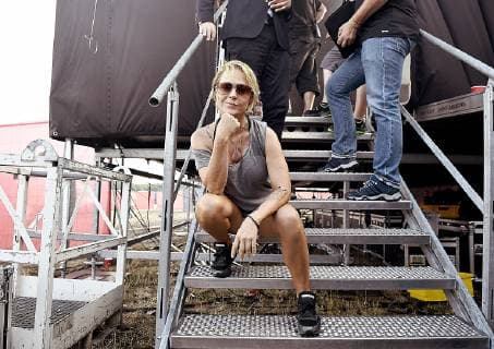 Entertainment Bilder des Tages 13.07.2019, xlakx, Entertainment Musik,Radio B2 SchlagerHammer emspor, v.Michelle Backstage auf der Buehnentreppe tritt bei dem Radio B2 SchlagerHammer in Hoppegarten auf. Berlin *** 13 07 2019, xlakx, entertainment music, radio B2 SchlagerHammer emspor, v Michelle Backstage on the stage staircase steps at the radio B2 SchlagerHammer in Hoppegarten on Berlin