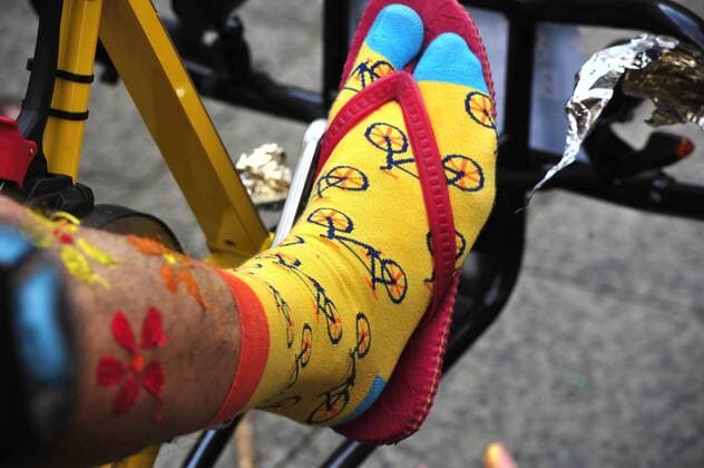 With a body painting campaign at the Frankfurt Gate in Friedrichshain and a subsequent bicycle parade, bicycle organizations such as the Verkehrsclub Deutschland VCD , the ADFC, Changing CIties and Purple RIde Berlin draw attention to the vulnerability of cyclists in street education Model is the international World Naked Bicycle RIde Yellow socks with bicycles as a sample Berlin Bikini swim trunks Bicycle Ride